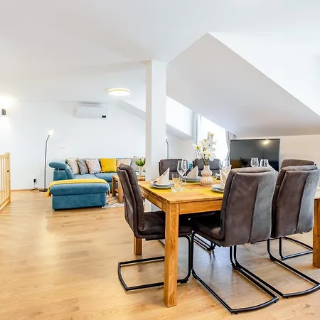 Korzo Family Apartman *